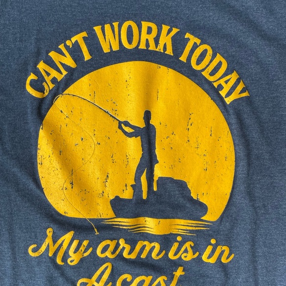 Mens Graphic Fishing T-Shirt Size Small in Excellent Condition - Picture 2 of 6